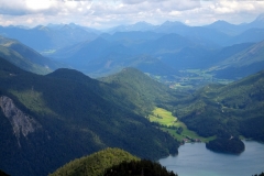 Blick vom Herzogstand auf den Walchensee und die Alpen