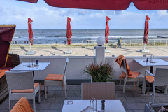 Blick auf die Strandpromenade in Kühlungsborn West im Herbst 2023