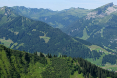 Der Hohe Ifen im Kleinwalsertal (ganz rechts oben)