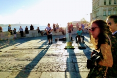 Nach der Ankunft in Lissabon: Musik im Gegenlicht auf dem Platz der Wirtschaft. Nach der Ankunft in Lissabon: Musik im Gegenlicht auf dem Platz der Wirtschaft.