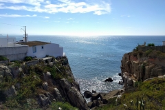 Peniche: Steilküste im Gegenlicht