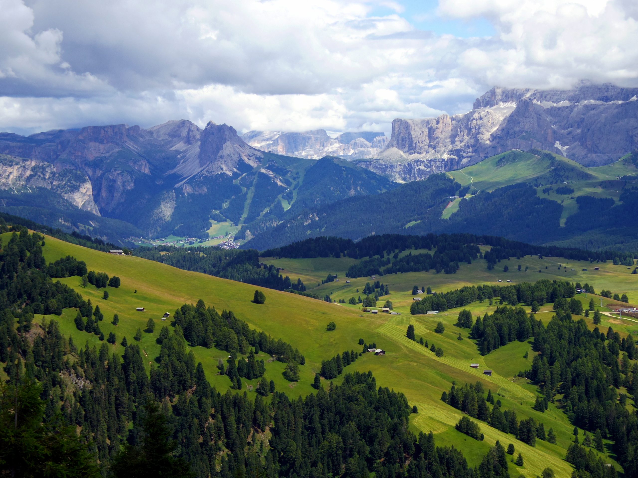 Seiser Alm: Blick vom Puflatsch auf die Dolomiten